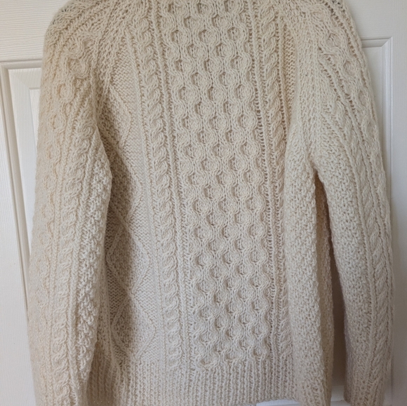 Irish 100% New Wool Fisherman Cable Knit Sweater. Carrais - Picture 7 of 7